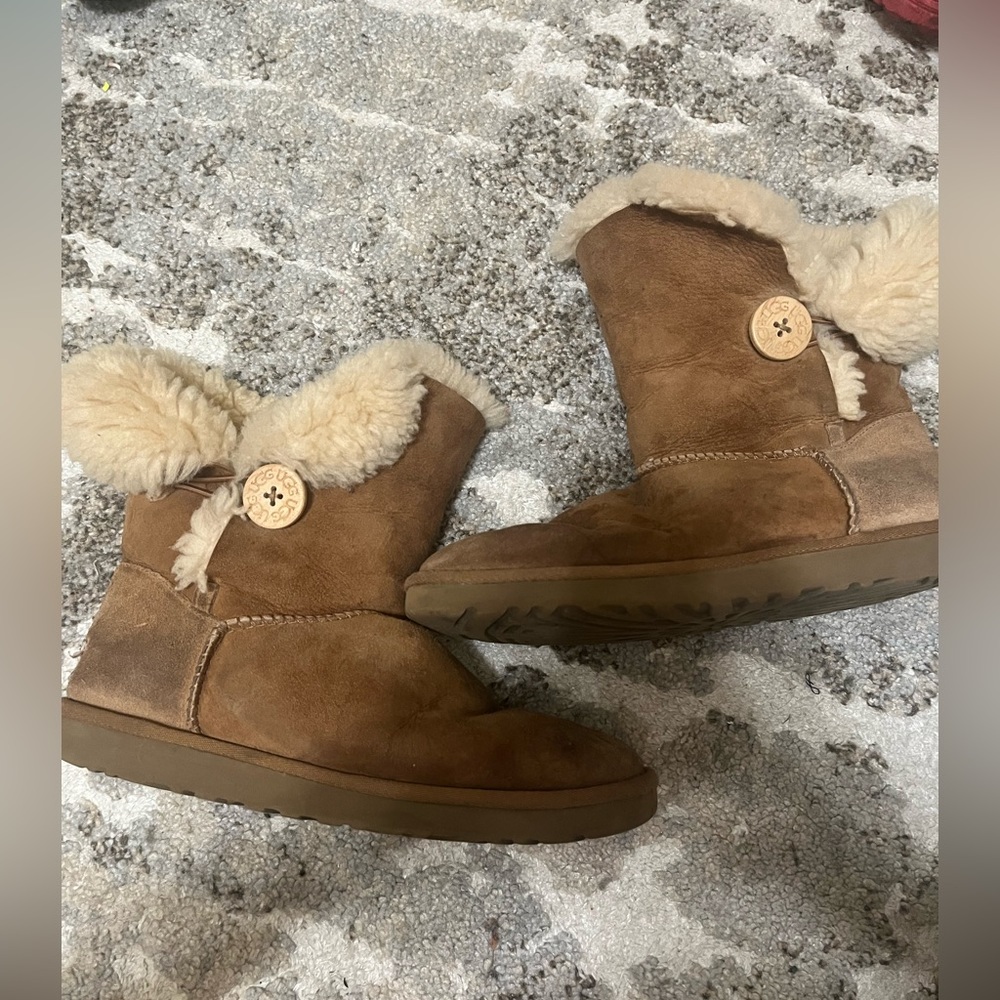 Ugg Bailey Single Button Tan Boots Possibly Size … - image 3